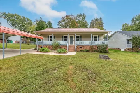 220 Sam Kinley Dr, Thomasville, NC 27360