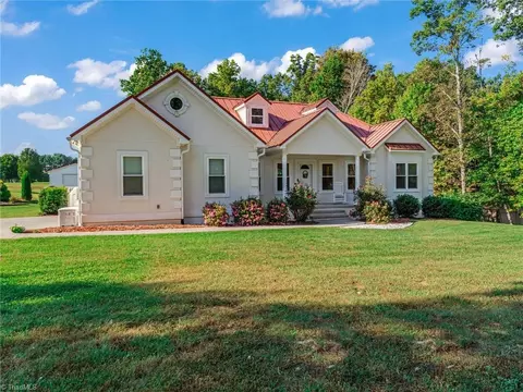 125 Boulder Ridge Dr, State Road, NC 28676
