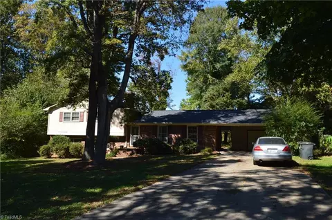 1005 Augusta Ct, Kernersville, NC 27284