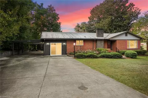 1223 Hillcrest Dr, Thomasville, NC 27360