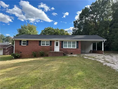 2918 Troy Dr, Winston Salem, NC 27107