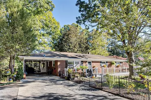 215 Sunrise Ave, Asheboro, NC 27203