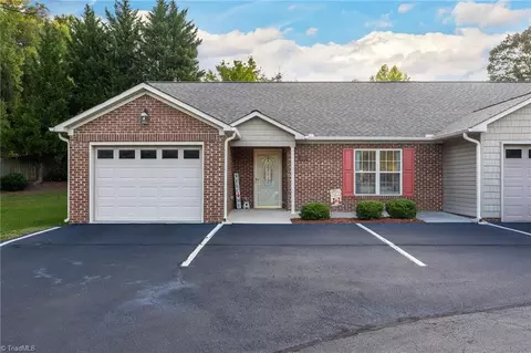 501 Pinefield Pl, Thomasville, NC 27360