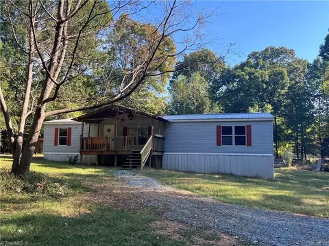 4793 Bent Ridge Rd, Seagrove, NC 27341