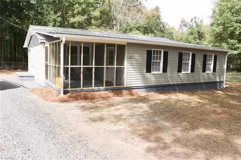 121 Bradford St, Eden, NC 27288