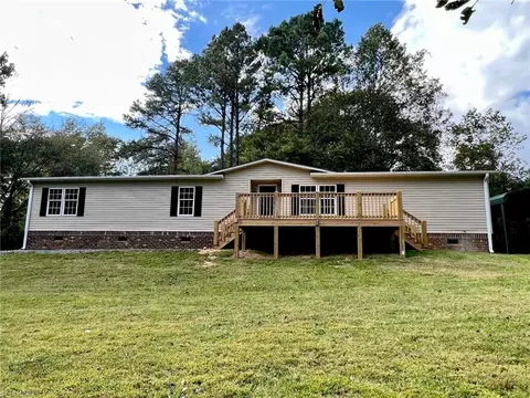 8225 Squire Marshall Rd, Walnut Cove, NC 27052