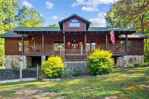1558 Hunters Woods Dr, Trinity, NC 27370