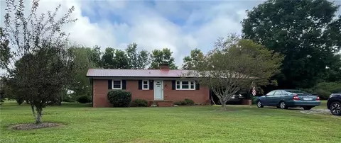 334 Beane Rd, Seagrove, NC 27341