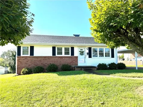 142 Highland Ave, Elkin, NC 28621