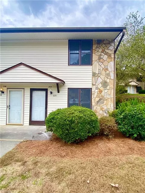 1031 Rock Knoll Ct, Winston Salem, NC 27107