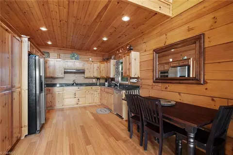 4923 Staghorn Rd, Purlear, NC 28665 photo 18