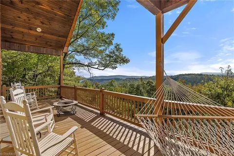 4923 Staghorn Rd, Purlear, NC 28665 photo 3