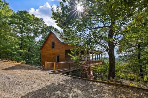 4923 Staghorn Rd, Purlear, NC 28665 photo 5