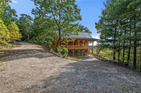 4923 Staghorn Rd, Purlear, NC 28665 photo 6