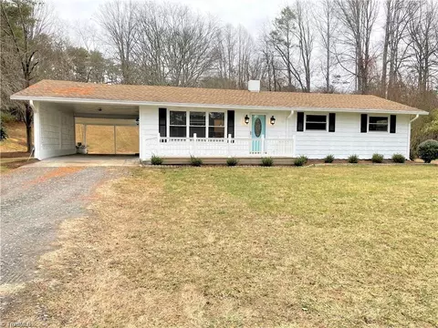 2889 Westfield Rd, Mount Airy, NC 27030