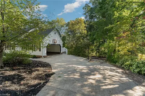 2228 W Lynn Cir, Trinity, NC 27370 photo 3