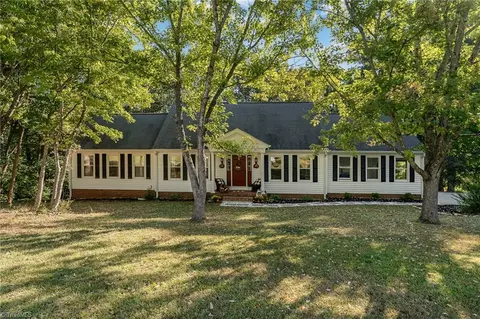 2228 W Lynn Cir, Trinity, NC 27370 photo 2