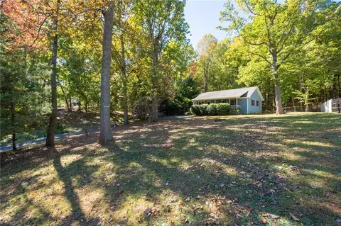 1003 Country Place Rd, Asheboro, NC 27203