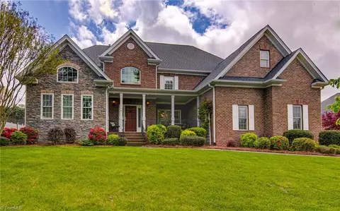 138 Montauk Ct, Clemmons, NC 27012