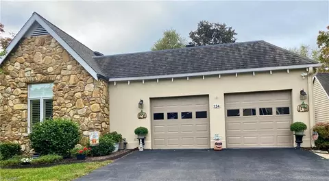 124 Laurel Pl, Bermuda Run, NC 27006