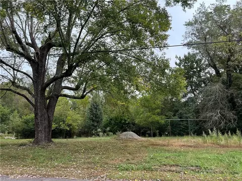 211 Harris Ave, Elkin, NC 28621