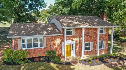 5135 Shattalon Dr, Winston Salem, NC 27106