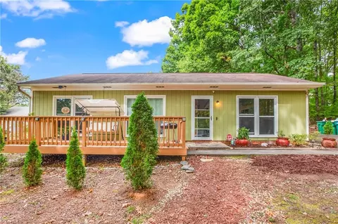 575 Heatherton Ln, Rural Hall, NC 27045