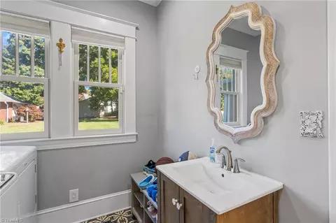 228 Edgedale Dr, High Point, NC 27262 photo 17
