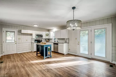 1129 Dudley Rd, Yadkinville, NC 27055