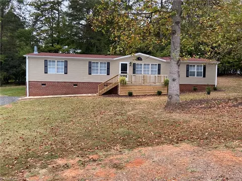 1683 Hunters Woods Dr, Trinity, NC 27370