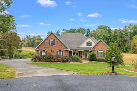255 Club Dr N, Asheboro, NC 27205