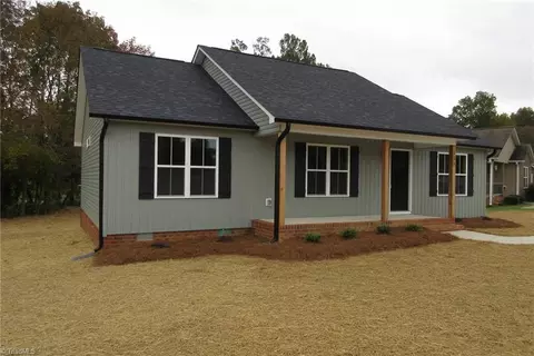 105 Camino Dr, Thomasville, NC 27360