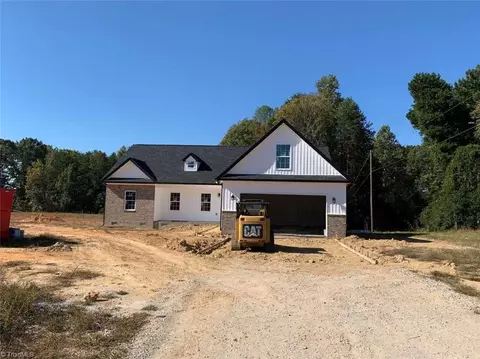6737 River Track Rd, Mcleansville, NC 27301