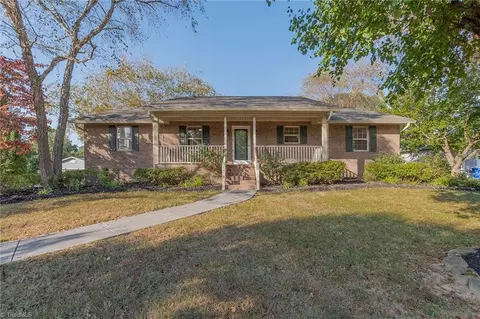 1110 Crescent Ct, Winston Salem, NC 27127