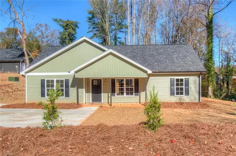 3935 Gracemont Dr, Winston Salem, NC 27106