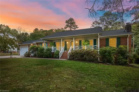 3831 Willowood Dr, Clemmons, NC 27012