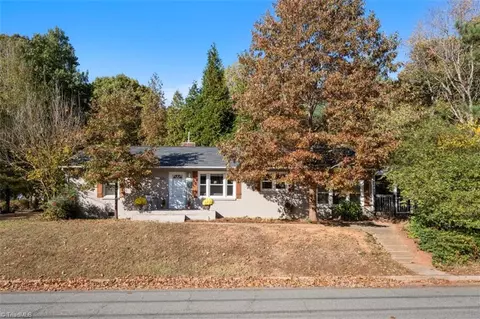 2261 Cherokee Ln, Winston Salem, NC 27103