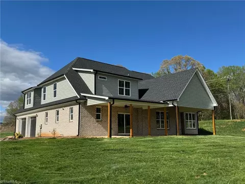 101 Flagstone Dr, King, NC 27021 photo 2