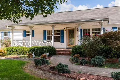 122 Marvin Ln, King, NC 27021