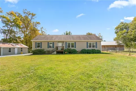 366 Lake Park Rd, Asheboro, NC 27205