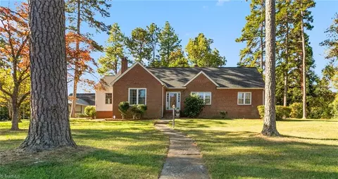 109 Forest Dr, Thomasville, NC 27360