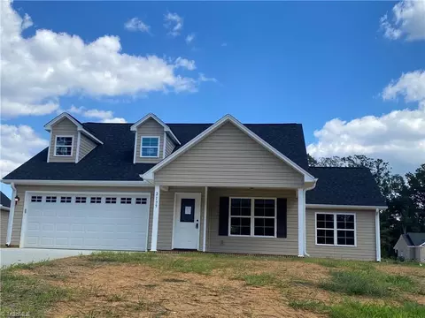 2139 Fisher Ferry St, Thomasville, NC 27360