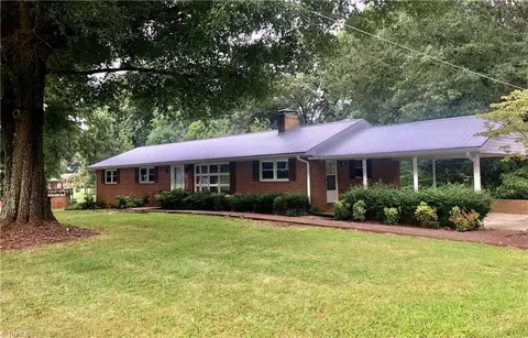 833 Lynnhaven Park Dr, Winston Salem, NC 27107