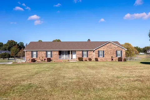 212 Mallard Dr, Lexington, NC 27295