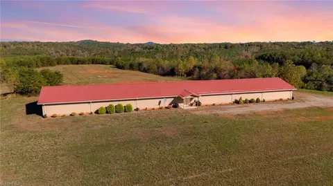 200 Eagle Ridge Dr, Stoneville, NC 27048