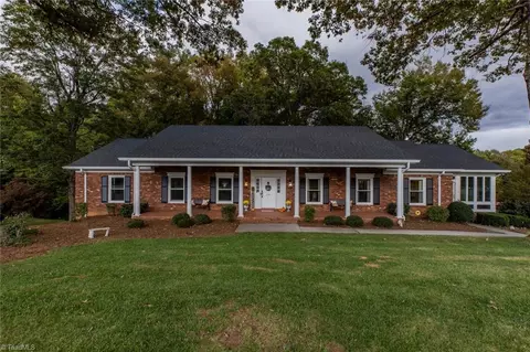 1114 Brookwood Dr, Wilkesboro, NC 28697
