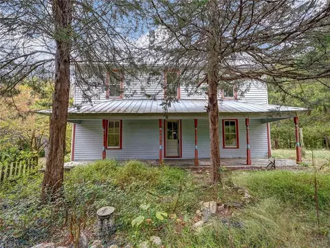 4792 Essex Country Ln, Winston Salem, NC 27103