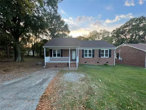 606 Lincoln St, Burlington, NC 27217
