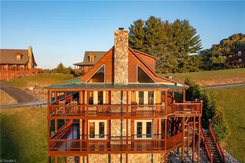 629 Deerwood Rd, Piney Creek, NC 28663