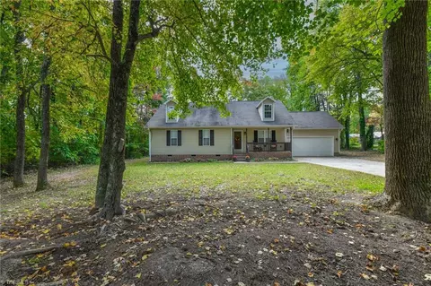 2004 Darrin Dr, Greensboro, NC 27405